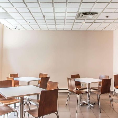 Comfort Suites Downtown Монреал Екстериор снимка