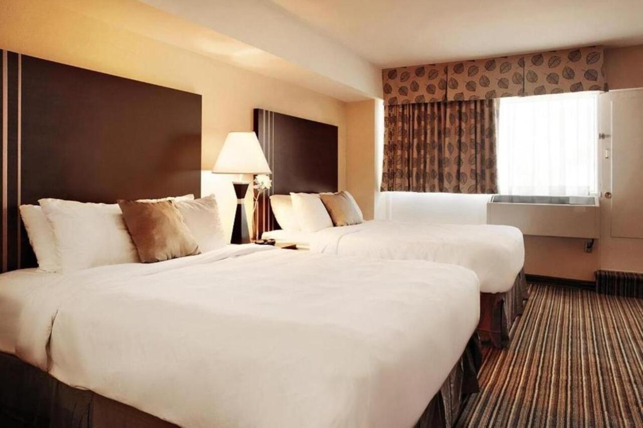 Comfort Suites Downtown Монреал Екстериор снимка