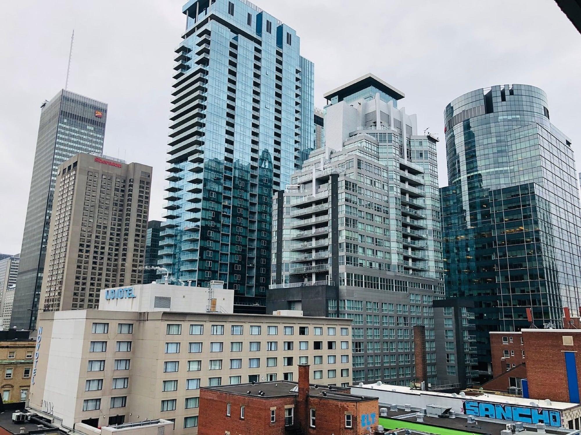 Comfort Suites Downtown Монреал Екстериор снимка