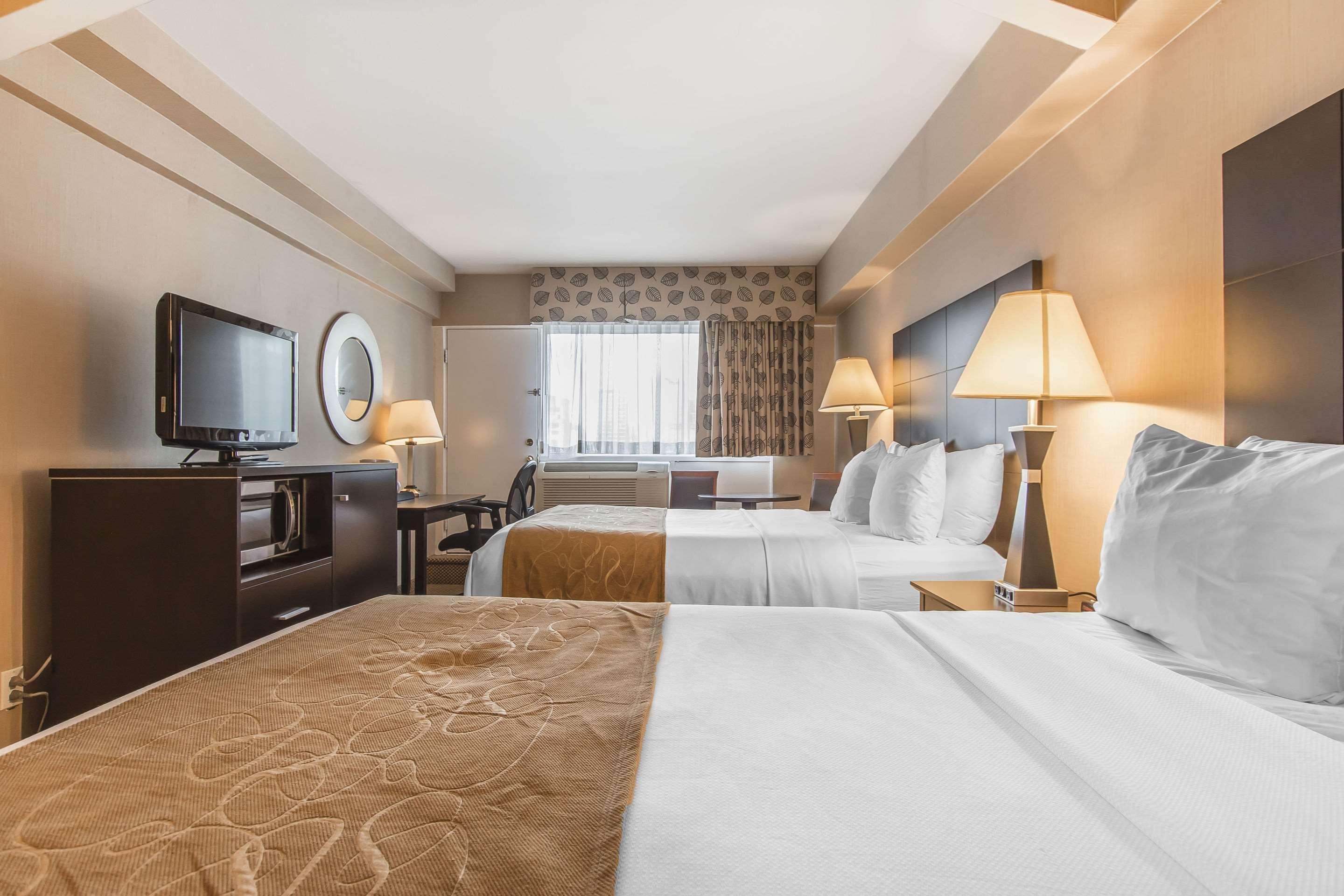 Comfort Suites Downtown Монреал Екстериор снимка