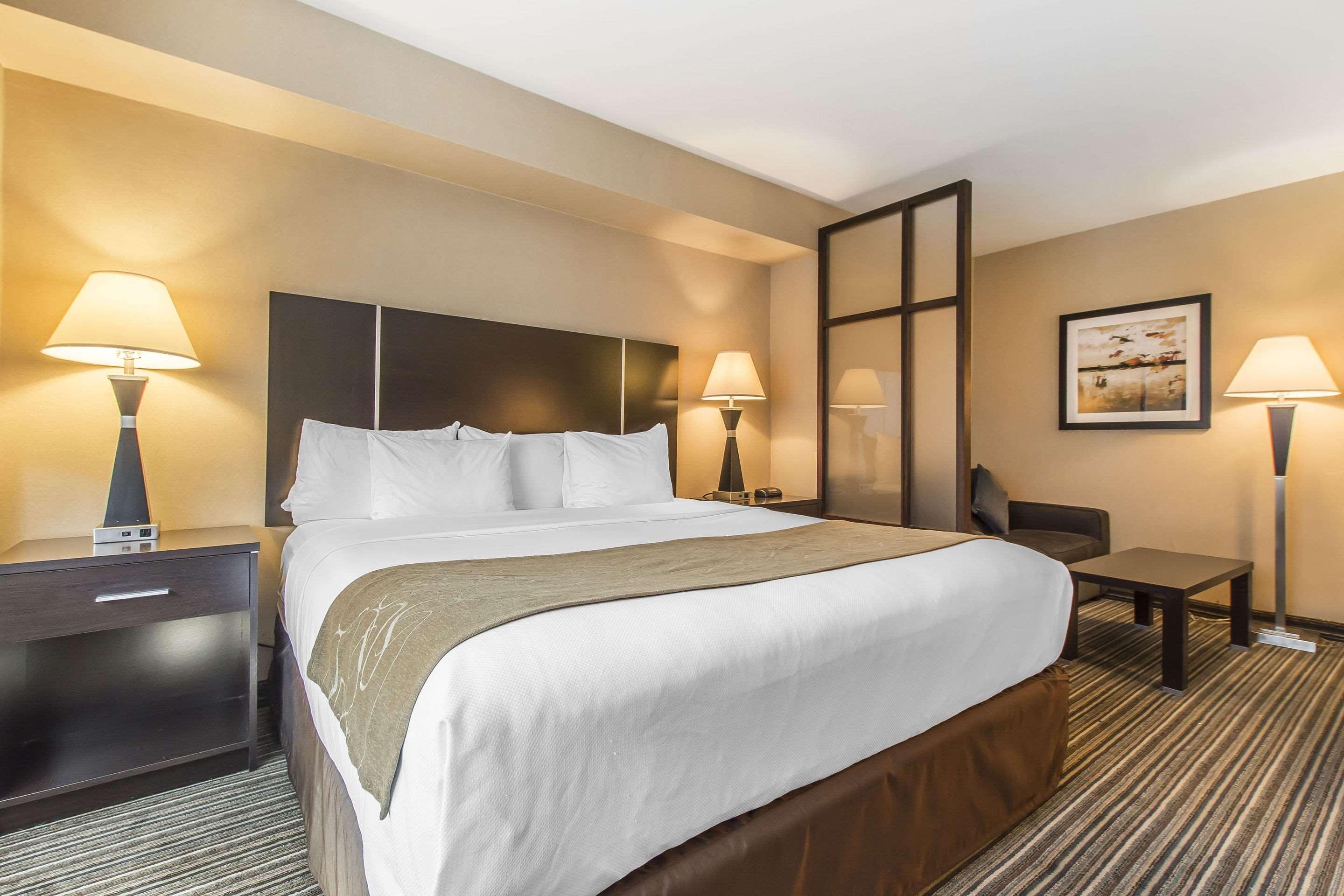 Comfort Suites Downtown Монреал Екстериор снимка