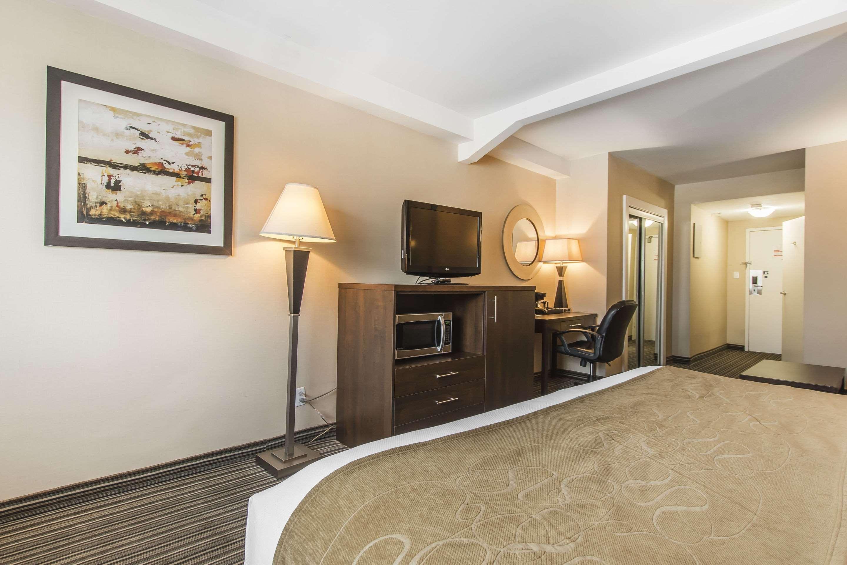 Comfort Suites Downtown Монреал Екстериор снимка