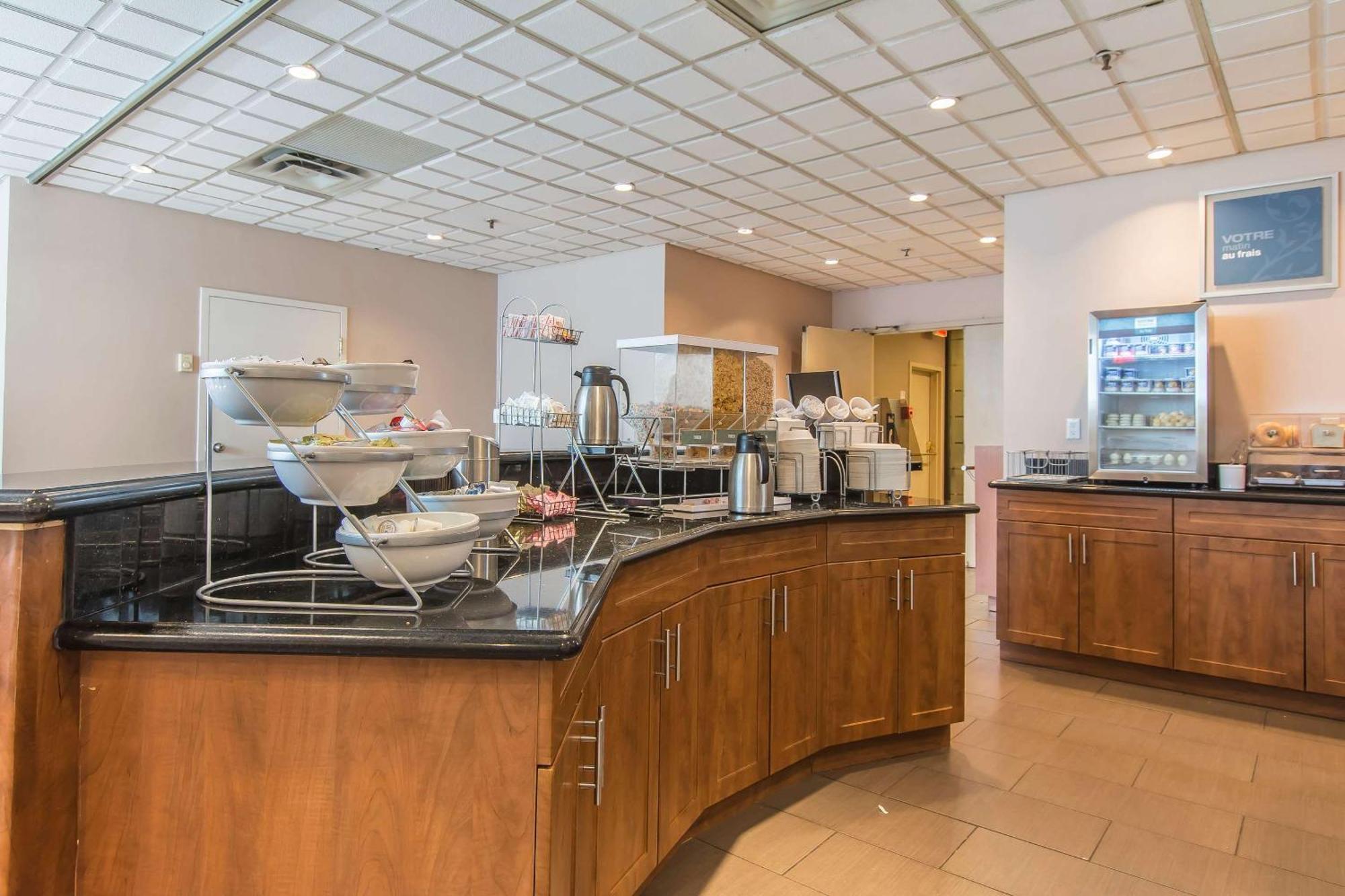 Comfort Suites Downtown Монреал Екстериор снимка