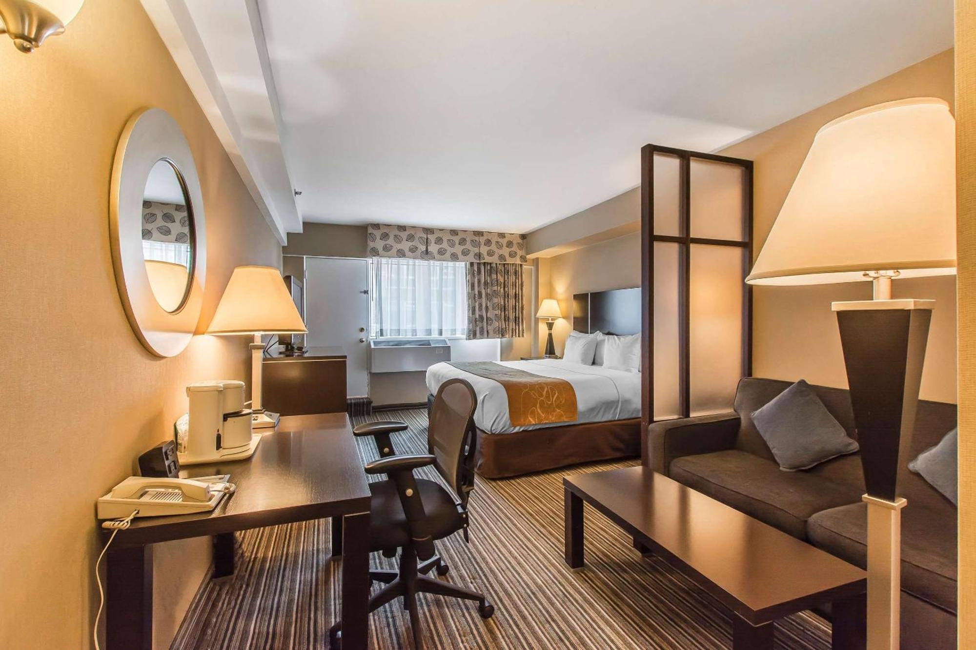 Comfort Suites Downtown Монреал Екстериор снимка