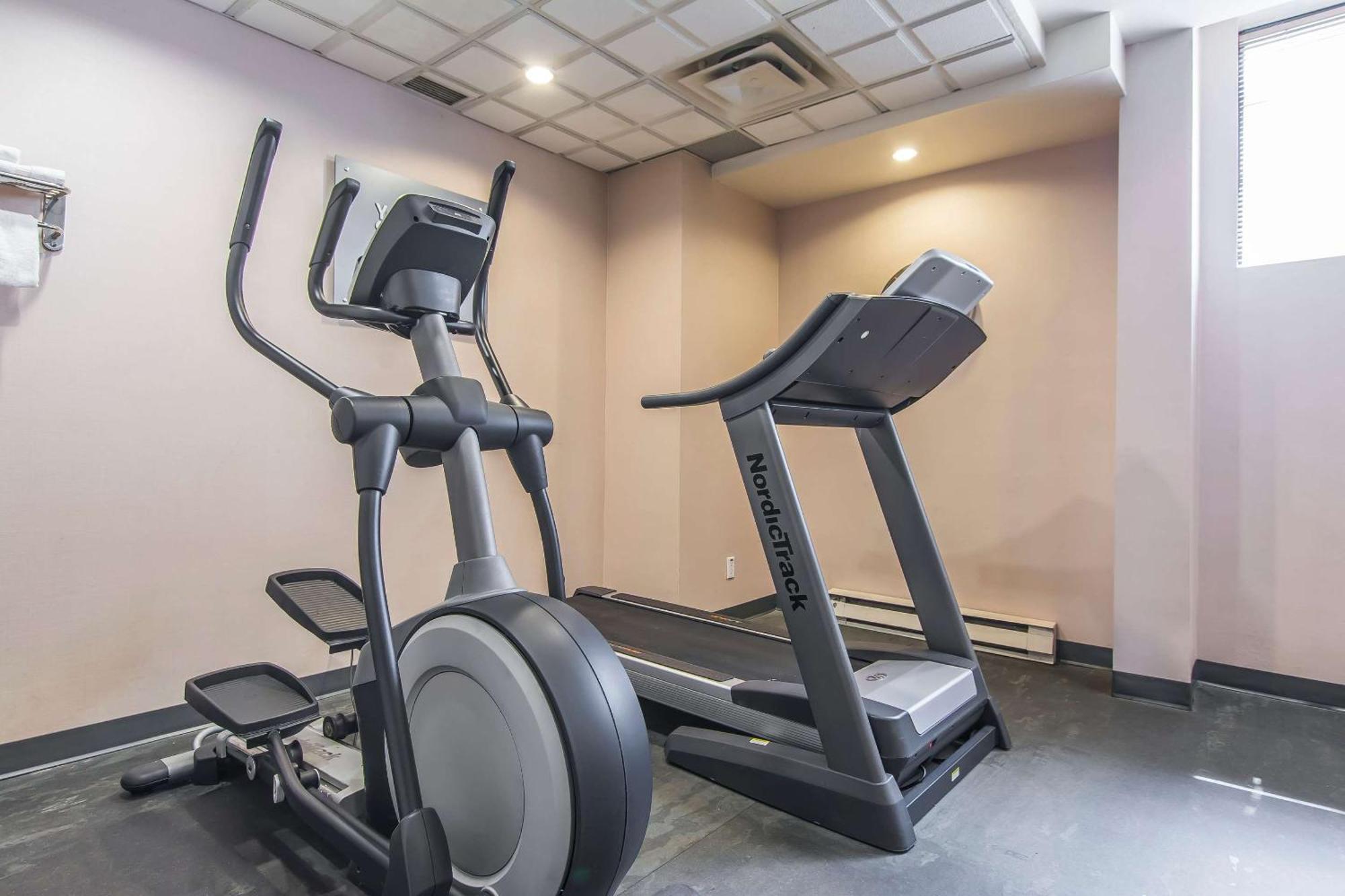 Comfort Suites Downtown Монреал Екстериор снимка