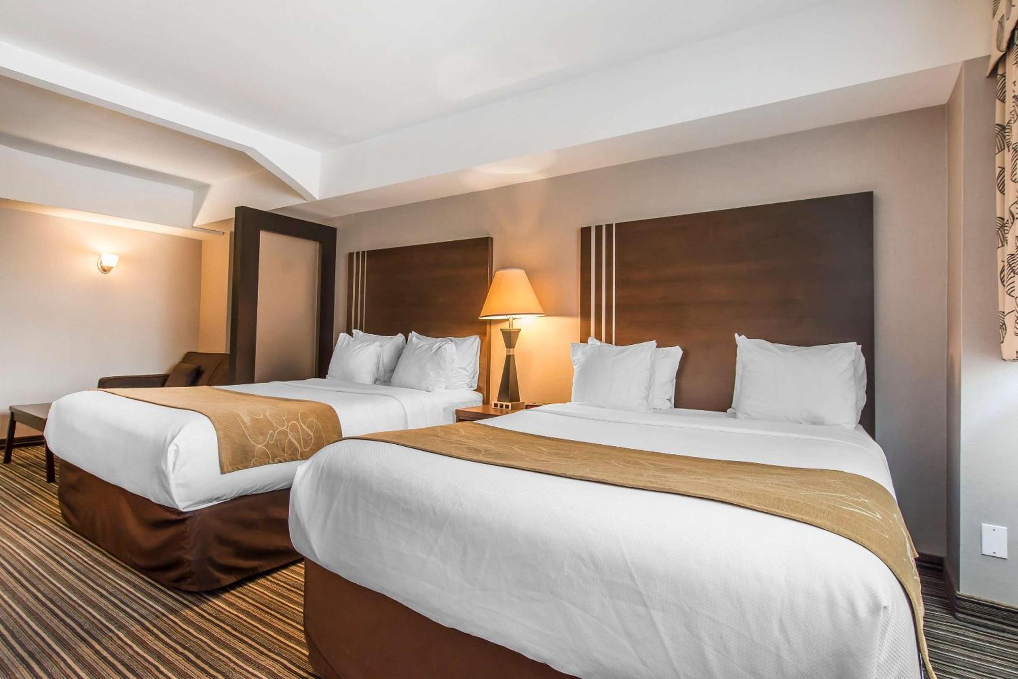 Comfort Suites Downtown Монреал Екстериор снимка