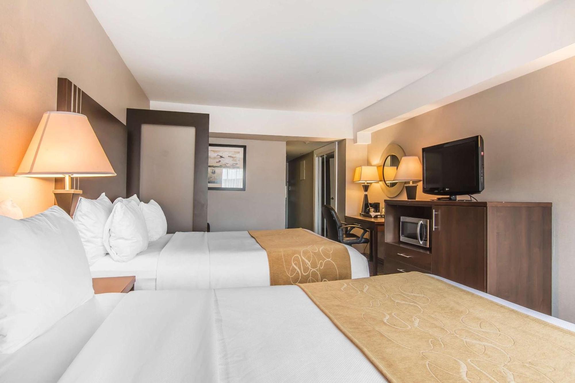 Comfort Suites Downtown Монреал Екстериор снимка