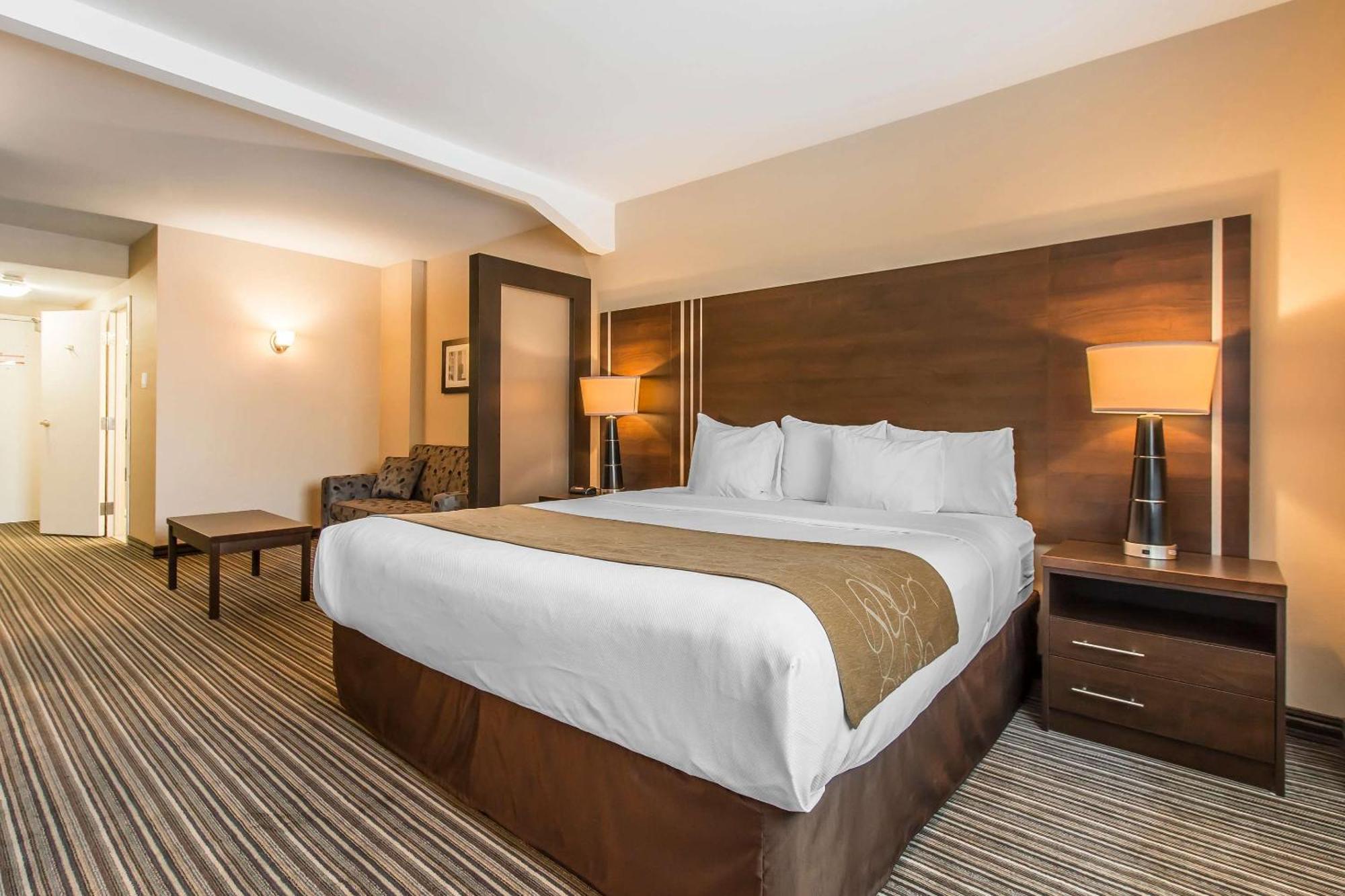 Comfort Suites Downtown Монреал Екстериор снимка