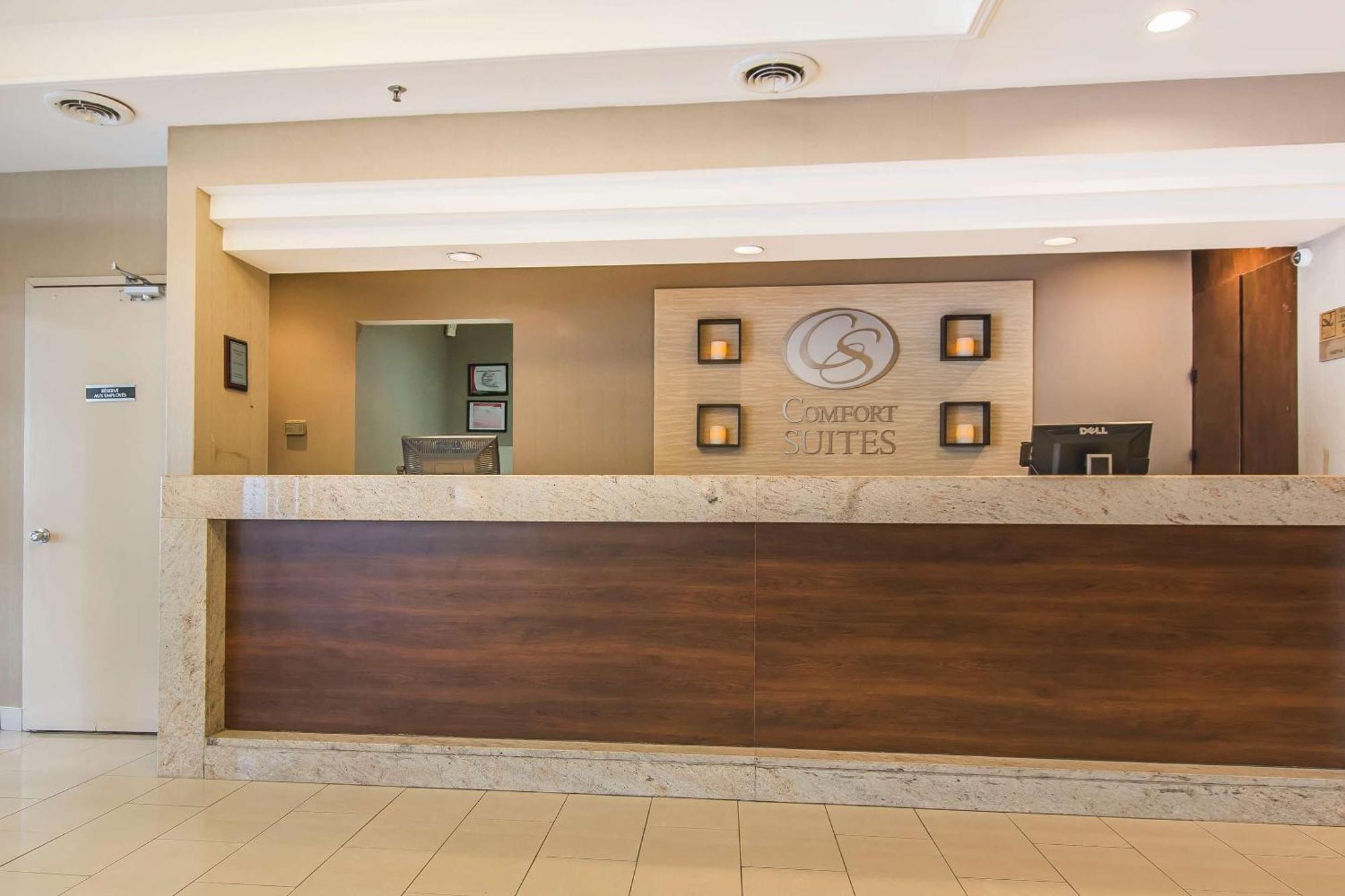 Comfort Suites Downtown Монреал Екстериор снимка
