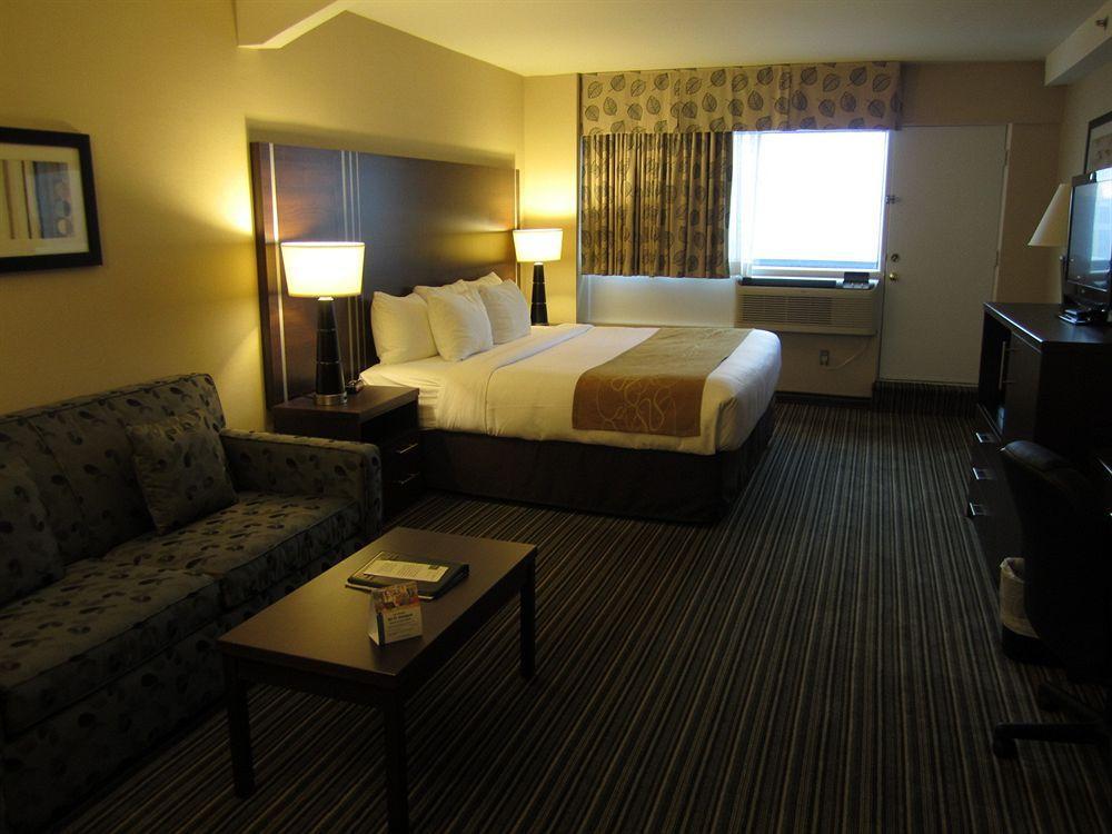 Comfort Suites Downtown Монреал Екстериор снимка