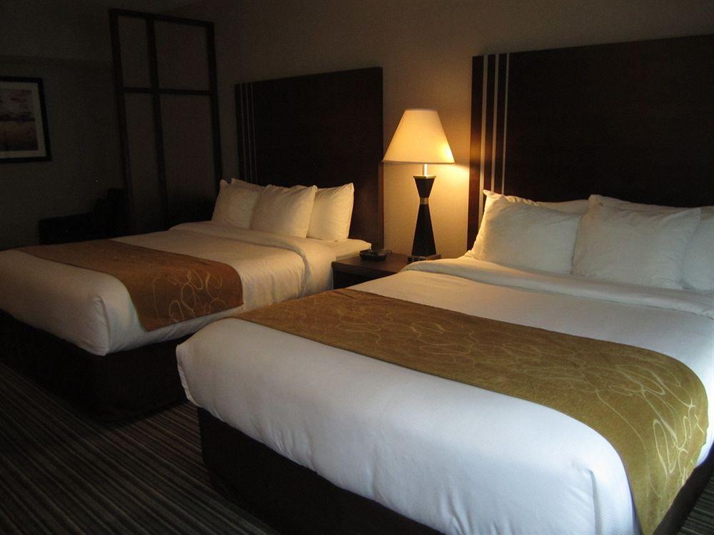 Comfort Suites Downtown Монреал Екстериор снимка